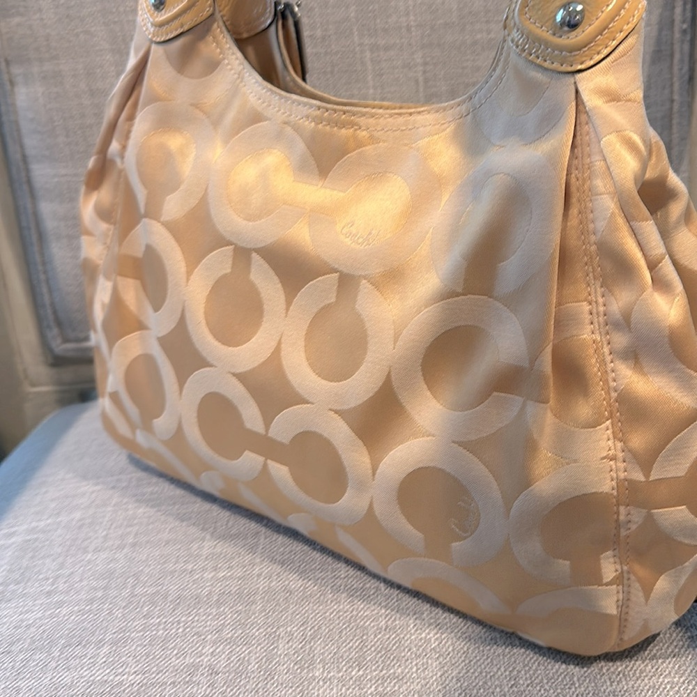 Coach Madison Opt Art Maggie Shoulder Bag. A1073-14305 - Picture 6 of 16